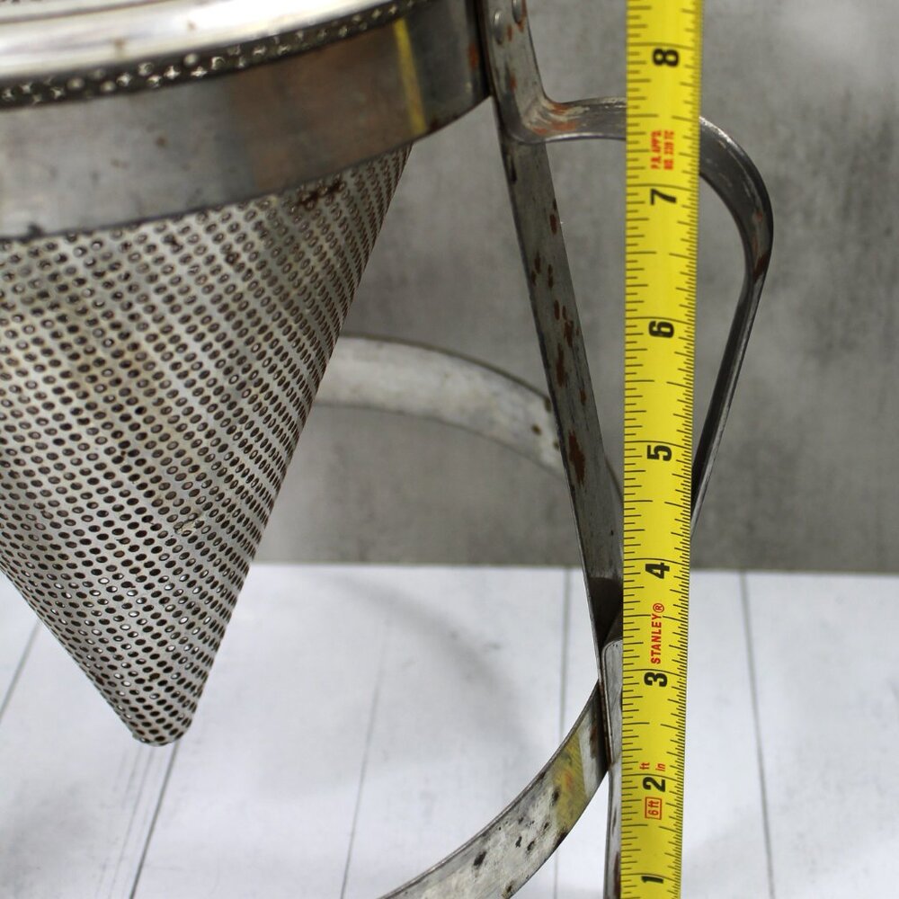 Vintage Metal Sieve Strainer in Stand - Kitchen Canning Food Mill - Picture 6 of 10